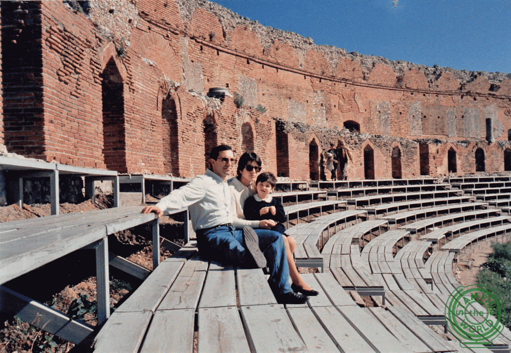 Io e i miei genitori nel Teatro Greco di Taormina