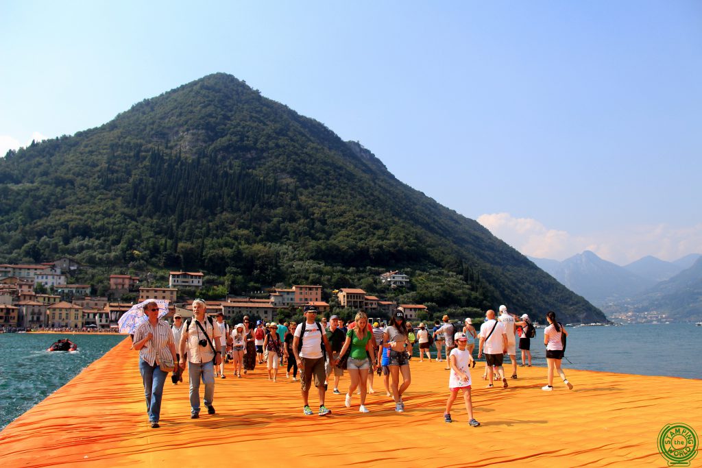 Visitatori sul Floating Piers