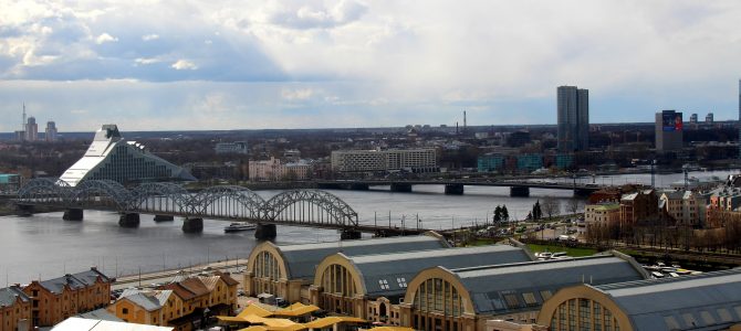 vista dall'Accademia delle Scienze - il quarteire russo di Riga