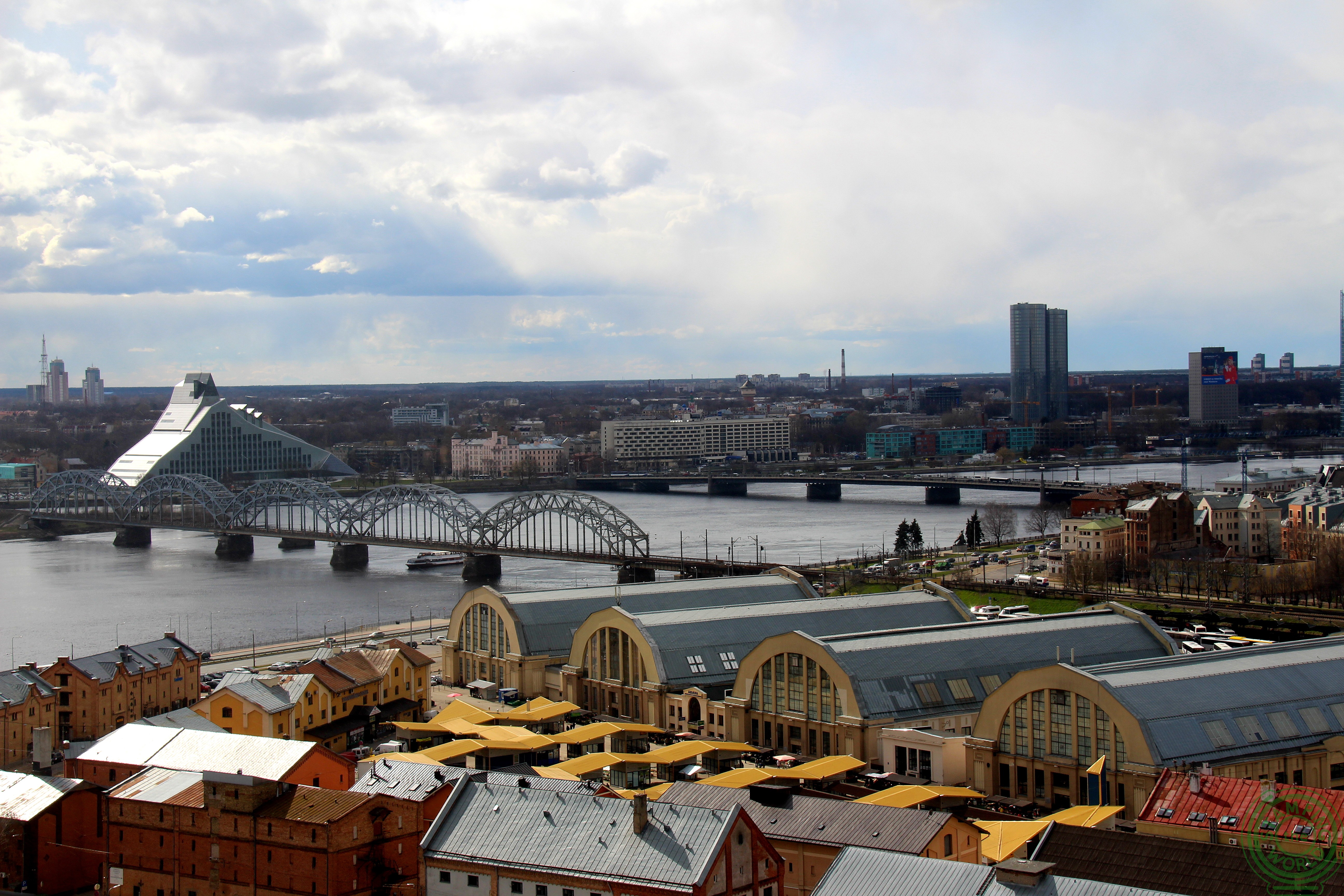 vista dall'Accademia delle Scienze - il quarteire russo di Riga