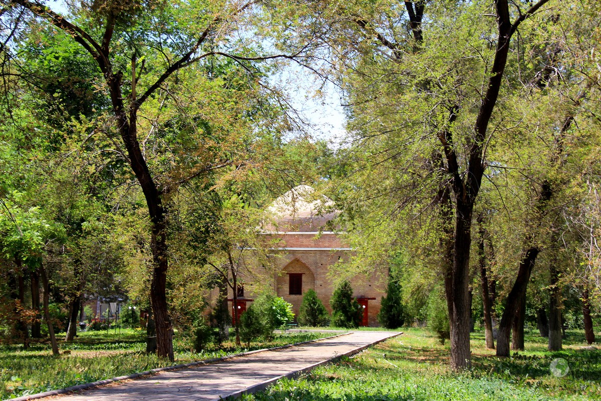 Mausoleo di Karakhan - Taraz